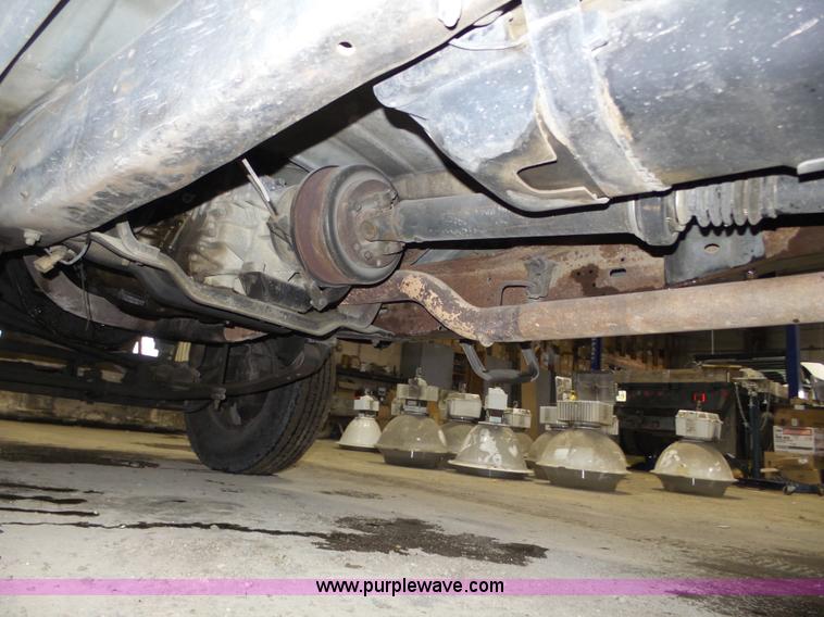 image for item J8821 1995 Ford F450 Super Duty flatbed truck