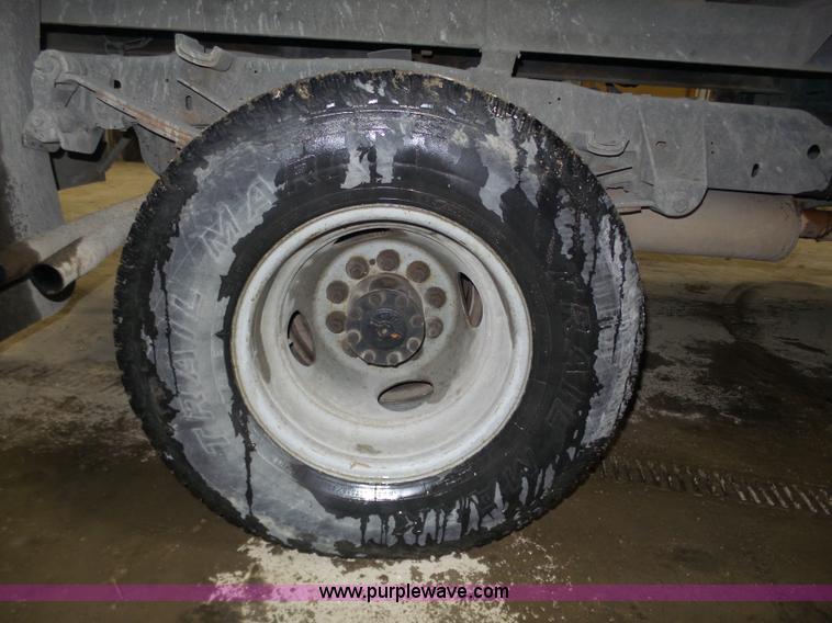 image for item J8821 1995 Ford F450 Super Duty flatbed truck