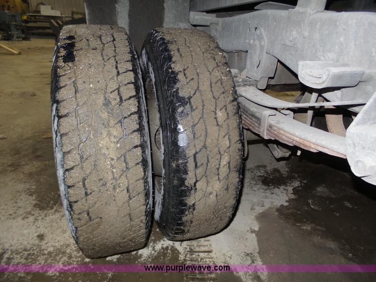 image for item J8821 1995 Ford F450 Super Duty flatbed truck