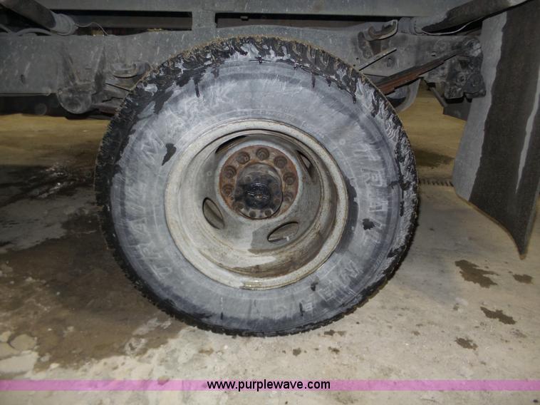 image for item J8821 1995 Ford F450 Super Duty flatbed truck