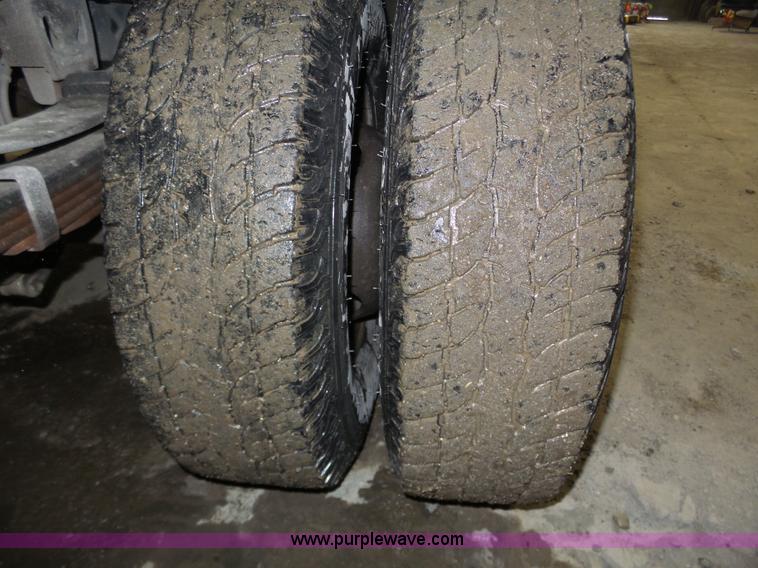 image for item J8821 1995 Ford F450 Super Duty flatbed truck