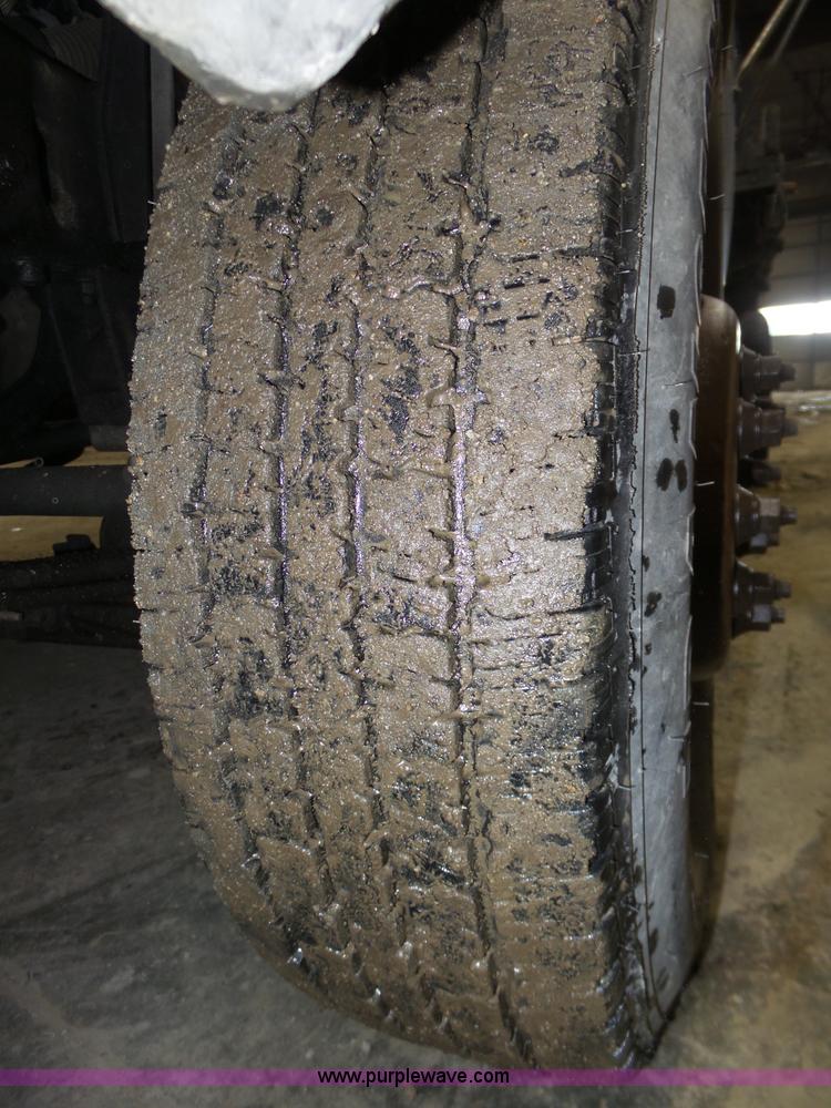 image for item J8821 1995 Ford F450 Super Duty flatbed truck