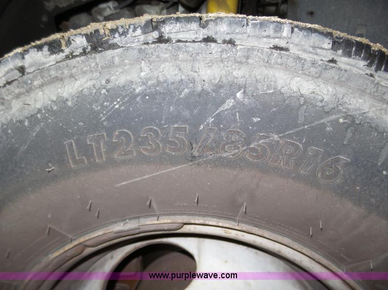 image for item J8821 1995 Ford F450 Super Duty flatbed truck