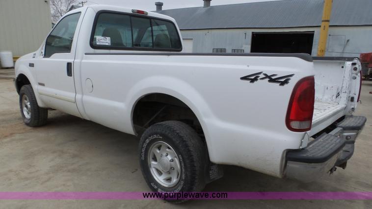 image for item J8852 2003 Ford F250 Super Duty XLT pickup truck