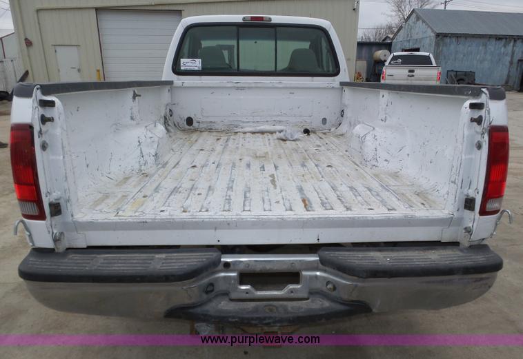 image for item J8852 2003 Ford F250 Super Duty XLT pickup truck