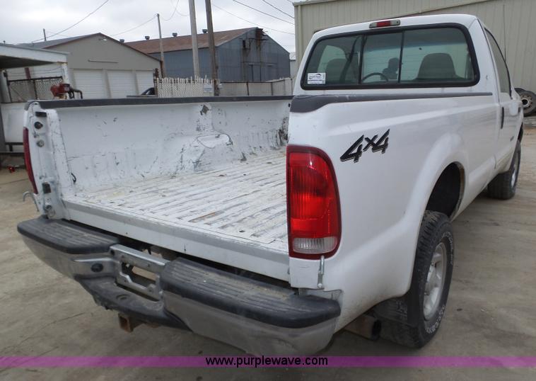 image for item J8852 2003 Ford F250 Super Duty XLT pickup truck