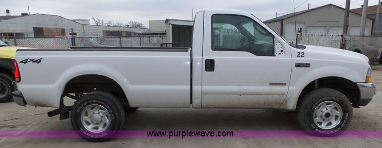 image for item J8852 2003 Ford F250 Super Duty XLT pickup truck