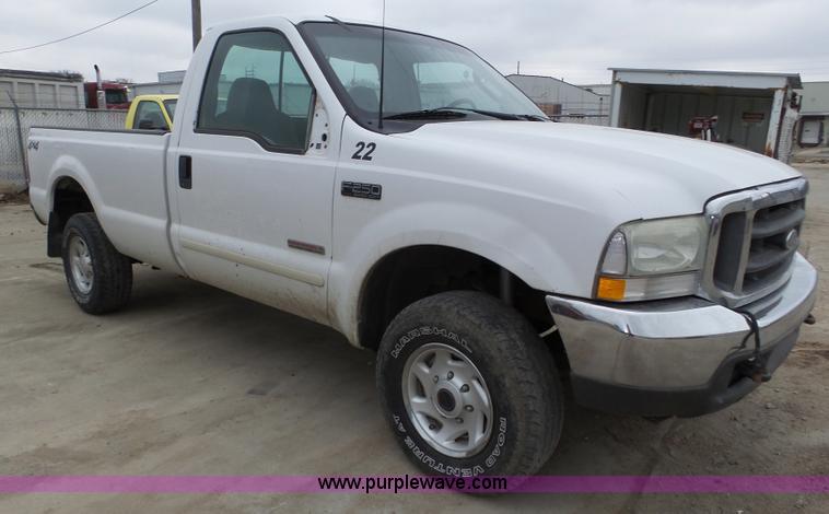 image for item J8852 2003 Ford F250 Super Duty XLT pickup truck