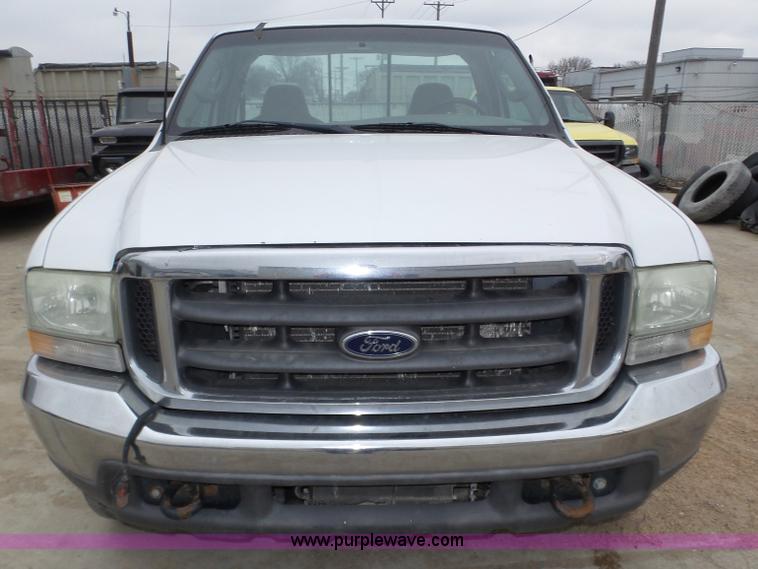 image for item J8852 2003 Ford F250 Super Duty XLT pickup truck