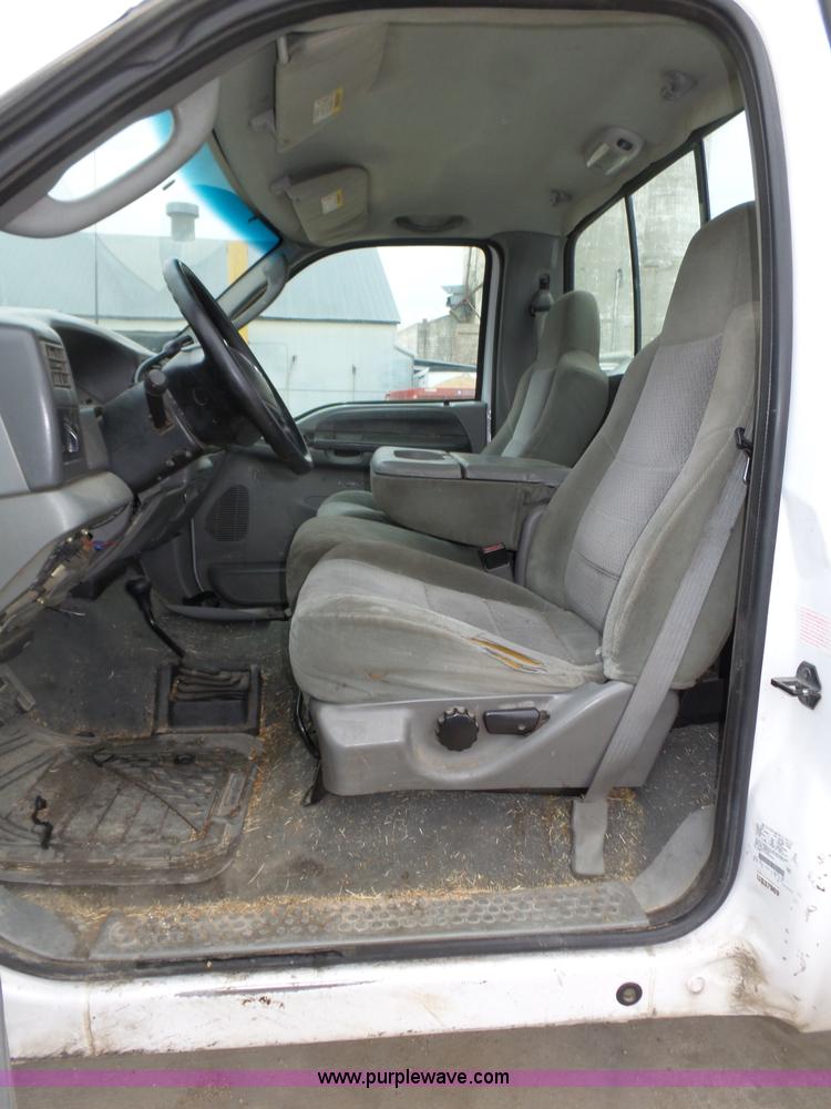 image for item J8852 2003 Ford F250 Super Duty XLT pickup truck