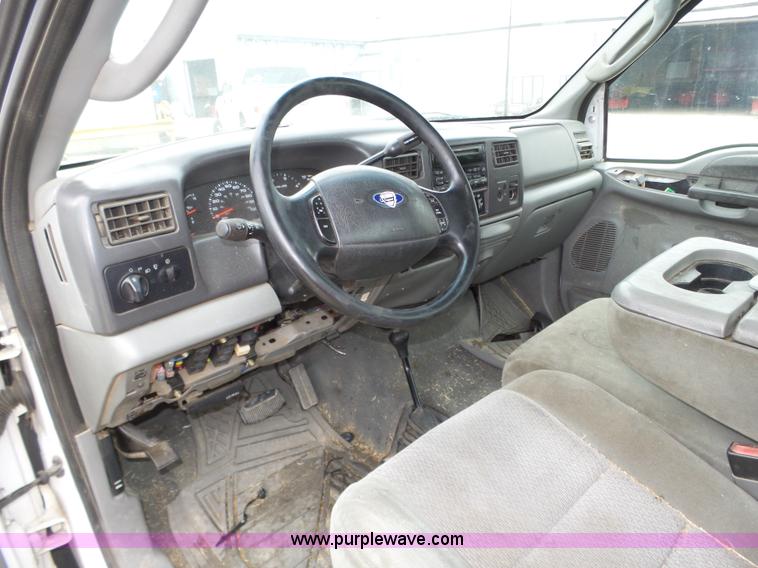 image for item J8852 2003 Ford F250 Super Duty XLT pickup truck