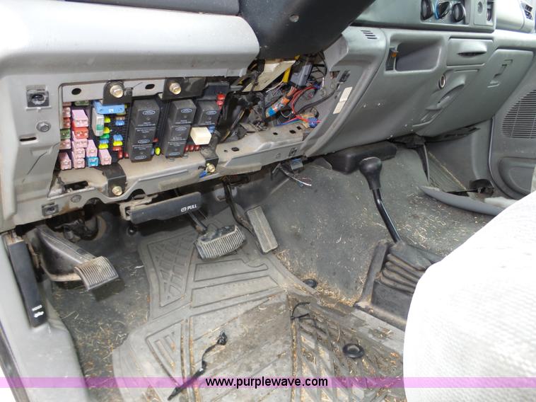 image for item J8852 2003 Ford F250 Super Duty XLT pickup truck