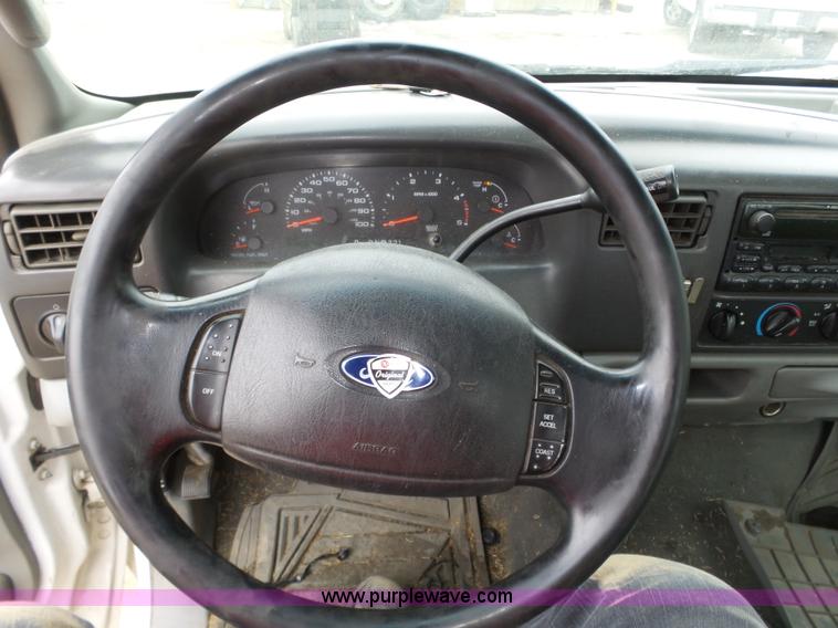 image for item J8852 2003 Ford F250 Super Duty XLT pickup truck