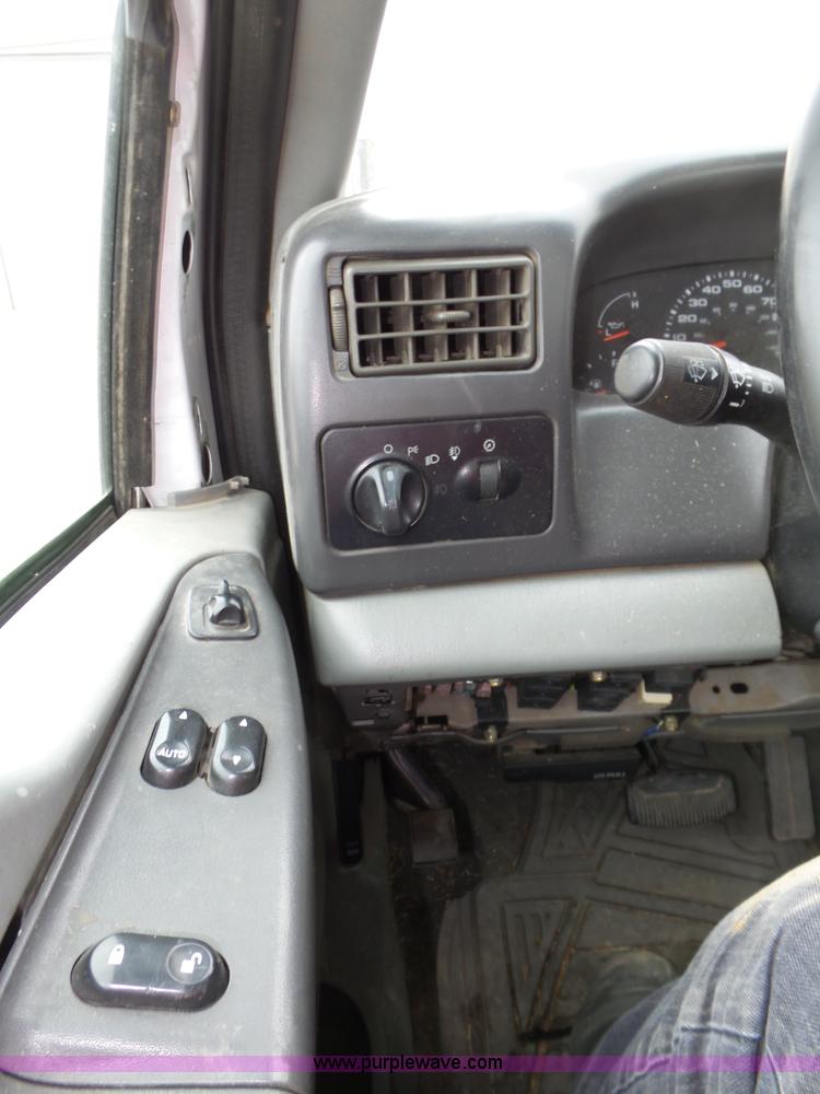 image for item J8852 2003 Ford F250 Super Duty XLT pickup truck