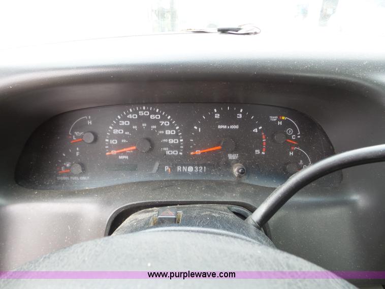 image for item J8852 2003 Ford F250 Super Duty XLT pickup truck