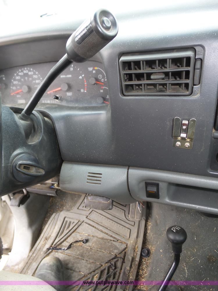 image for item J8852 2003 Ford F250 Super Duty XLT pickup truck