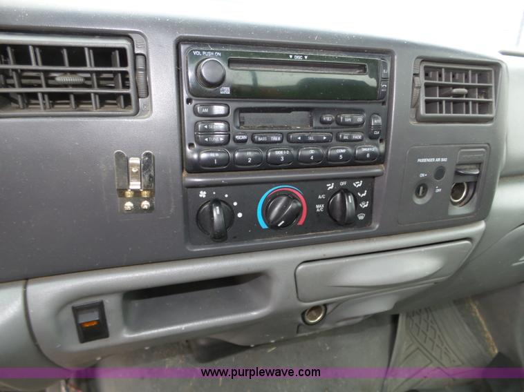 image for item J8852 2003 Ford F250 Super Duty XLT pickup truck