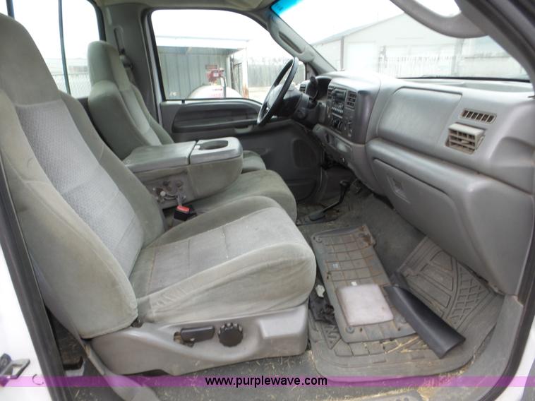 image for item J8852 2003 Ford F250 Super Duty XLT pickup truck