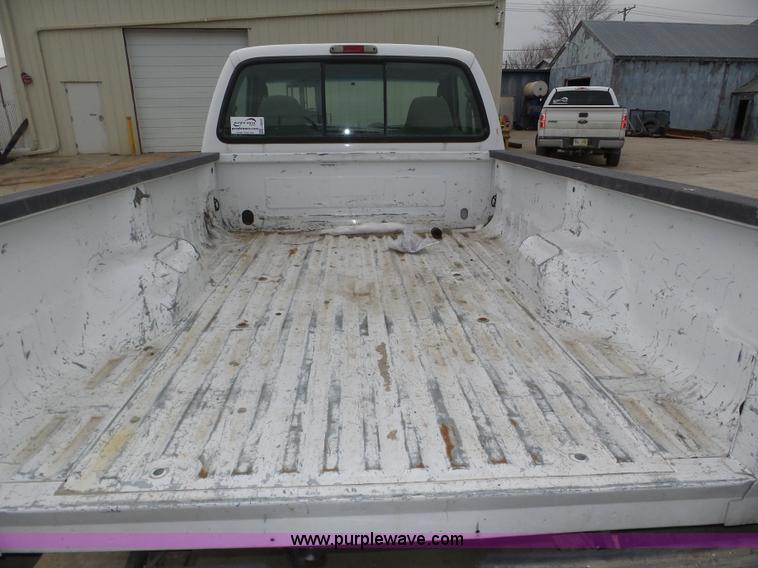 image for item J8852 2003 Ford F250 Super Duty XLT pickup truck