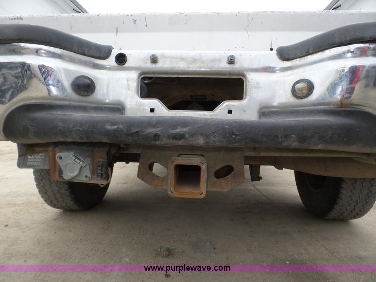 image for item J8852 2003 Ford F250 Super Duty XLT pickup truck