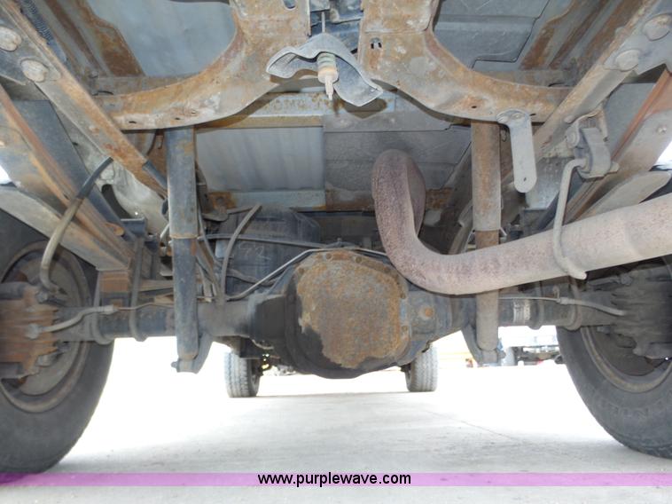 image for item J8852 2003 Ford F250 Super Duty XLT pickup truck