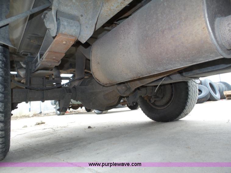 image for item J8852 2003 Ford F250 Super Duty XLT pickup truck