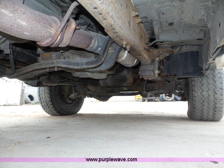 image for item J8852 2003 Ford F250 Super Duty XLT pickup truck