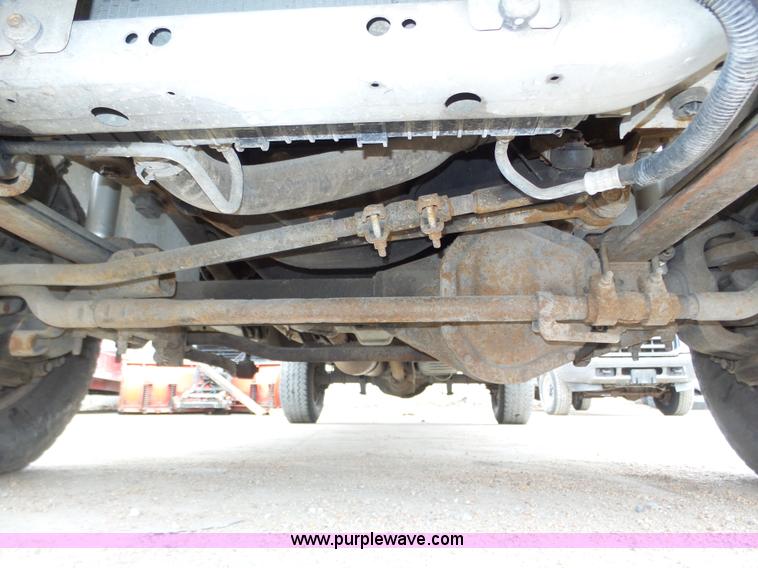 image for item J8852 2003 Ford F250 Super Duty XLT pickup truck