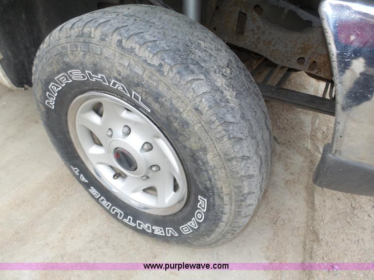 image for item J8852 2003 Ford F250 Super Duty XLT pickup truck