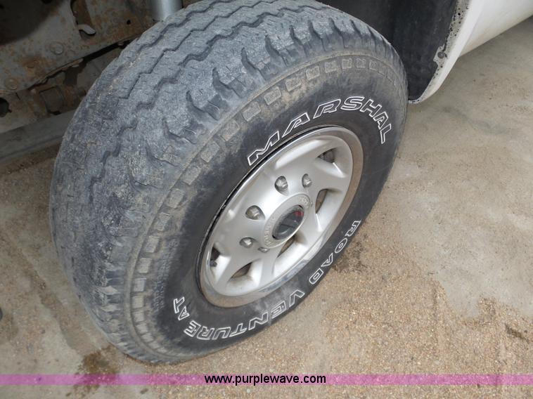 image for item J8852 2003 Ford F250 Super Duty XLT pickup truck