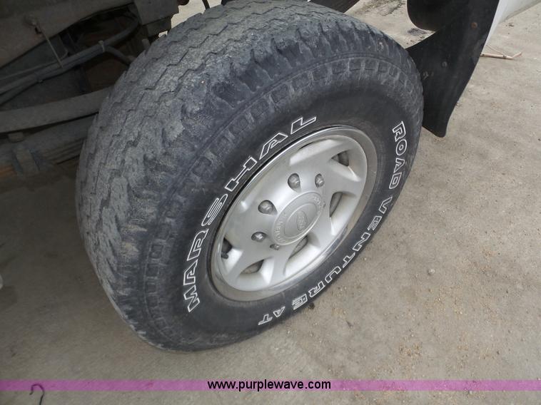 image for item J8852 2003 Ford F250 Super Duty XLT pickup truck