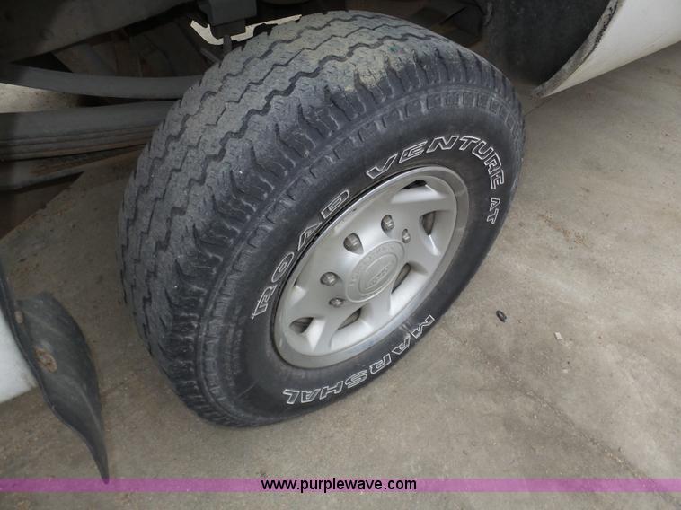 image for item J8852 2003 Ford F250 Super Duty XLT pickup truck