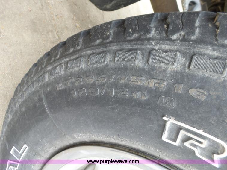 image for item J8852 2003 Ford F250 Super Duty XLT pickup truck