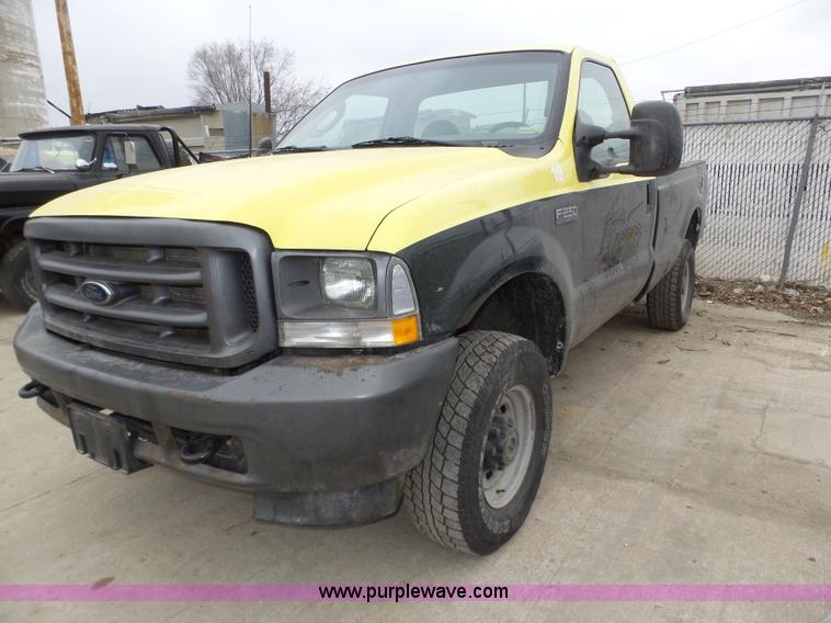 image for item J8853 2003 Ford F250 Super Duty XL pickup truck