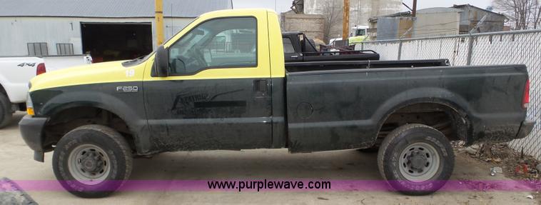 image for item J8853 2003 Ford F250 Super Duty XL pickup truck
