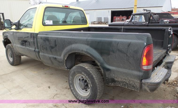 image for item J8853 2003 Ford F250 Super Duty XL pickup truck