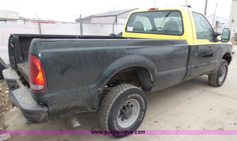 image for item J8853 2003 Ford F250 Super Duty XL pickup truck