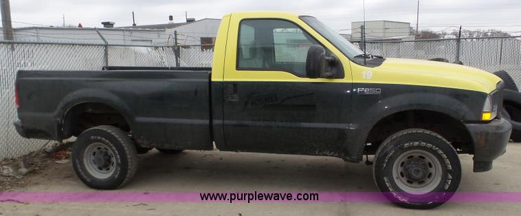 image for item J8853 2003 Ford F250 Super Duty XL pickup truck