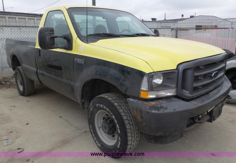 image for item J8853 2003 Ford F250 Super Duty XL pickup truck