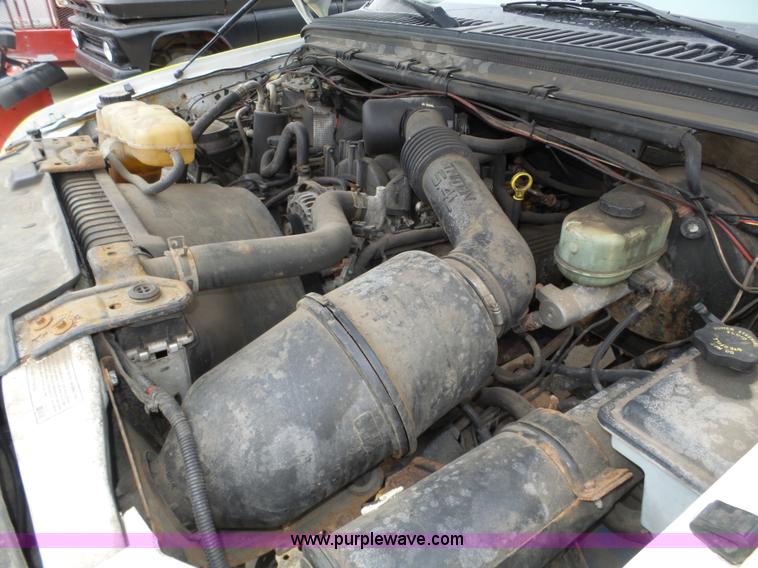 image for item J8853 2003 Ford F250 Super Duty XL pickup truck