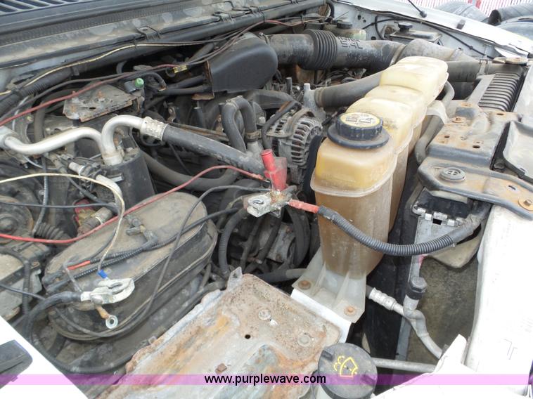 image for item J8853 2003 Ford F250 Super Duty XL pickup truck