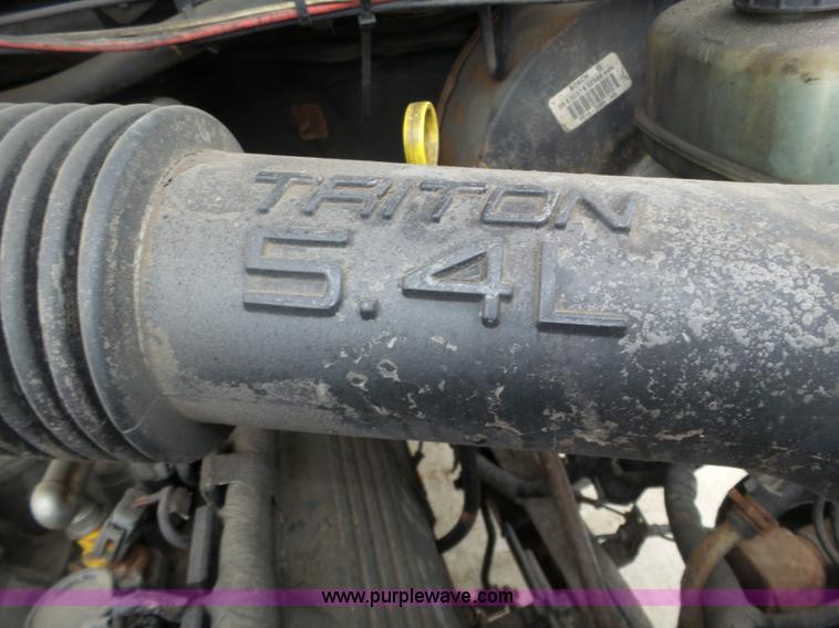 image for item J8853 2003 Ford F250 Super Duty XL pickup truck