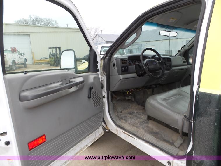 image for item J8853 2003 Ford F250 Super Duty XL pickup truck