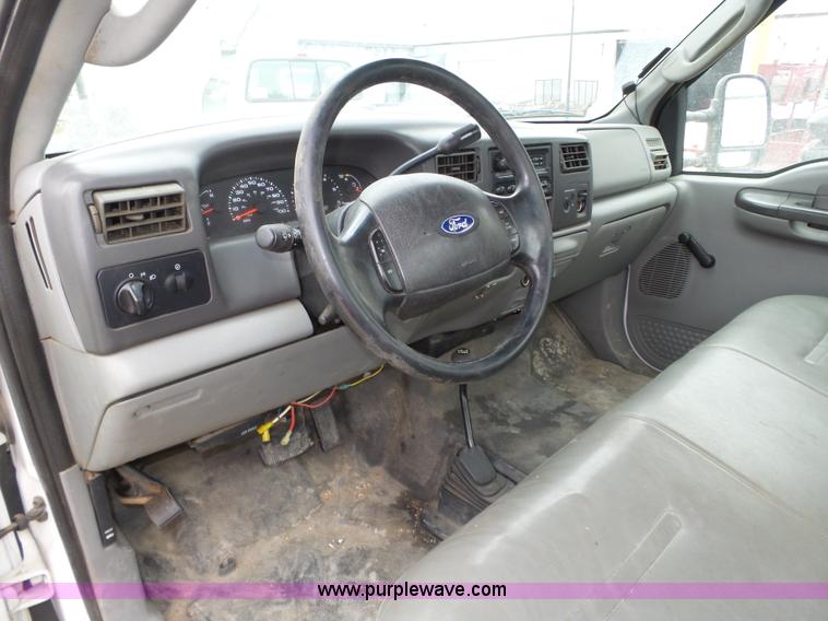 image for item J8853 2003 Ford F250 Super Duty XL pickup truck