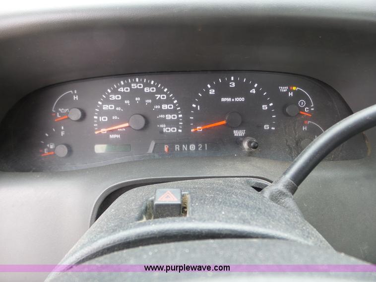 image for item J8853 2003 Ford F250 Super Duty XL pickup truck