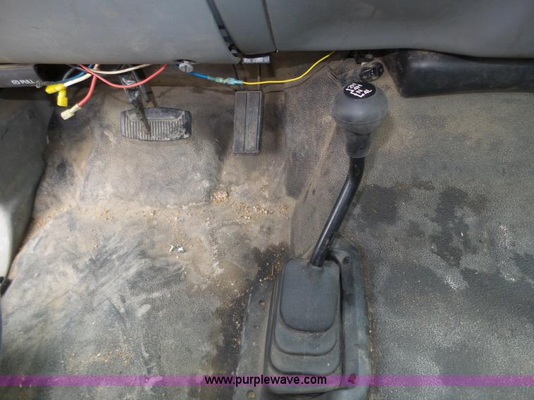 image for item J8853 2003 Ford F250 Super Duty XL pickup truck