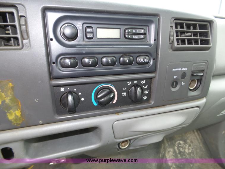 image for item J8853 2003 Ford F250 Super Duty XL pickup truck