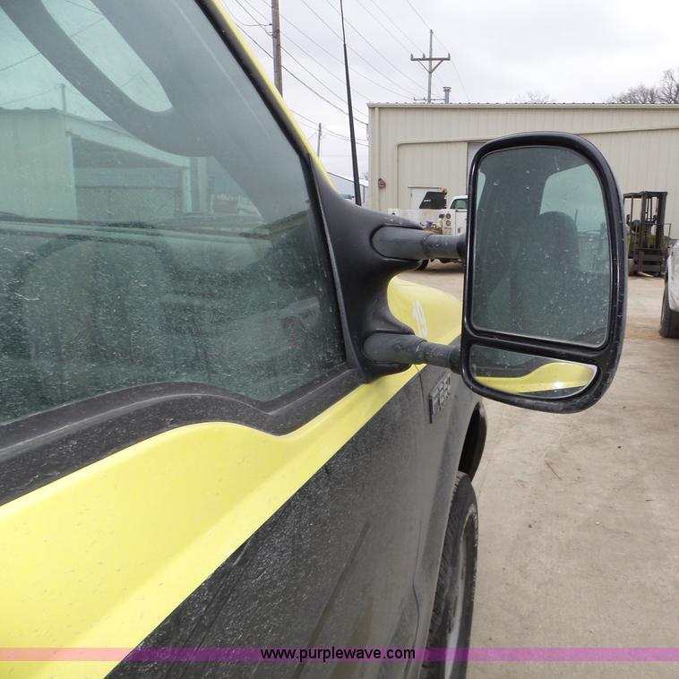 image for item J8853 2003 Ford F250 Super Duty XL pickup truck