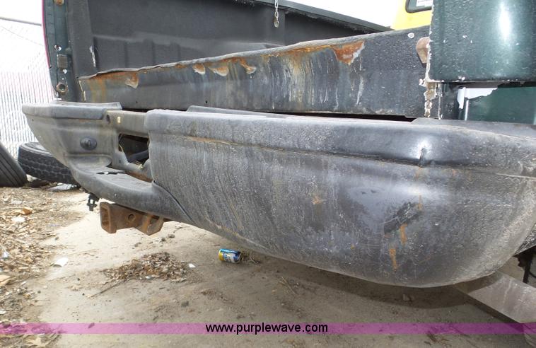 image for item J8853 2003 Ford F250 Super Duty XL pickup truck