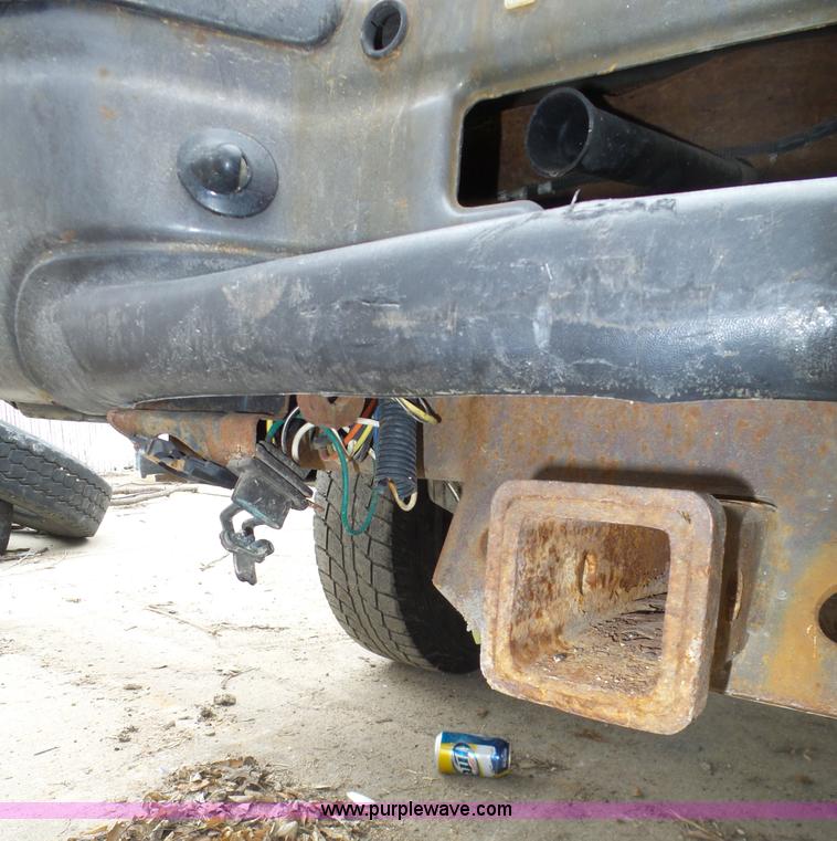 image for item J8853 2003 Ford F250 Super Duty XL pickup truck